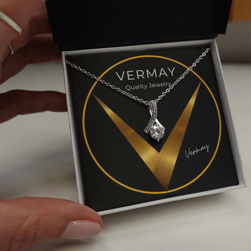 Gold finish neckless with zircon