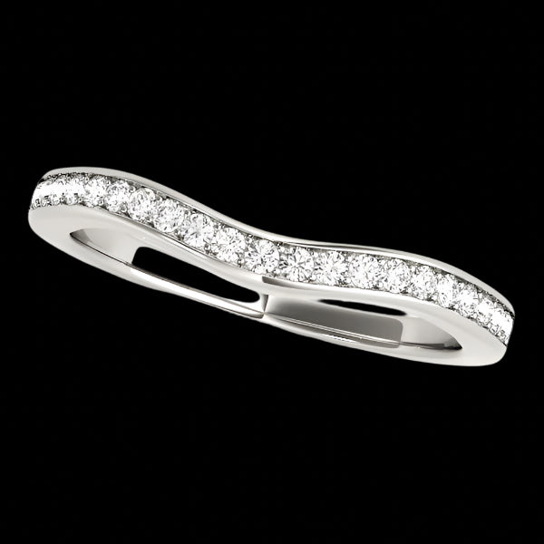 14k White Gold Curved Diamond Wedding Band (1/6 cttw)