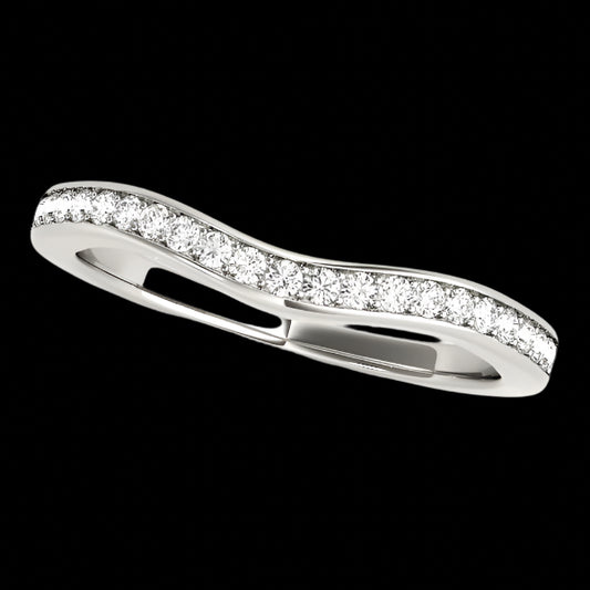 14k White Gold Curved Diamond Wedding Band (1/6 cttw)