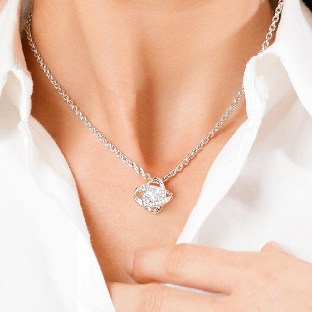 Love knot neckless
